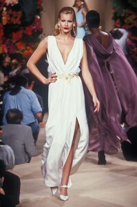 1323455751_YvesSaintLaurent1995HauteCouture144.thumb.jpg.f870e08ecb5aea49fbc4ca83040298b2.jpg