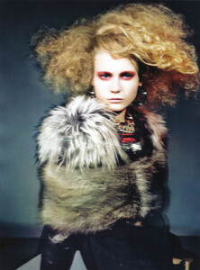 136566363_VogueItalia(October2009)-Beauty-002.thumb.jpg.c221ebc200c5d5e776a84719a9774df8.jpg