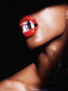 140077459_VogueParisApril20193.thumb.jpg.496b5d0d76c3775ac07be1e2b8223035.jpg
