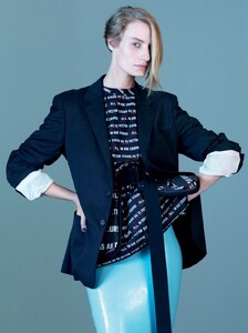 1411717962_InterviewMagazineMarch20189.thumb.jpg.0567caf347dfbad9ab61213423ed830f.jpg