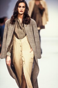 1424984592_Cerruti1992WomenRTW6.thumb.jpg.724181f2da2985572a94bb2818455f95.jpg
