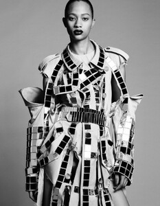 1494812342_VogueJapanMarch20187.thumb.jpg.5f955e24f30bb6dd077df26653b2178d.jpg