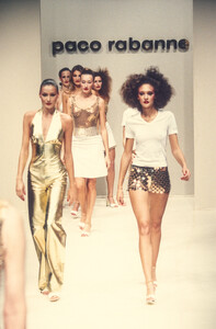 1499863542_PacoRabanne1995WomenRTW21.thumb.jpg.7409f9f3fafb8f0b62e37f33d59f7397.jpg