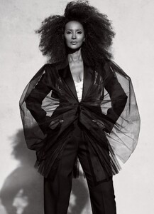 1531086070_HarpersBazaarFeb2021111.thumb.jpg.cfbb52125e57b95319303d408fec1241.jpg