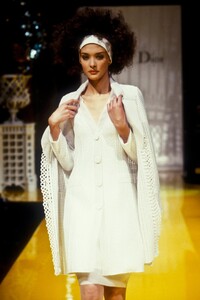 1538870731_ChristianDior1995HauteCouture102.thumb.jpg.4cf2f26f0148221b4ad7fc648b243cbf.jpg