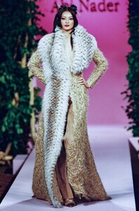 1569521464_RobertAbiNader2002HauteCouture24---.thumb.jpg.8663b80ebef55dcf1fd2e6280fbb7eb3.jpg