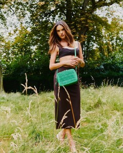 1585531307_AlessandraAmbrosio.thumb.jpg.52ad6bdca3254580b5e50df9c7807b76.jpg