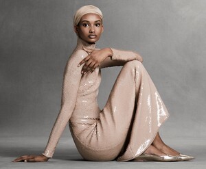 1589469005_VogueUSNovember2020108.thumb.jpg.30d6efcfa954fffb43c847bd2b8b499c.jpg