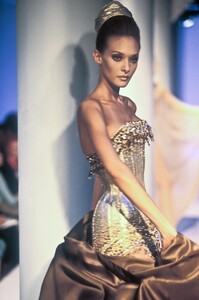 160321065_ThierryMugler1996WomenRTW94.thumb.jpg.bf6c855d590dcd9b3513c36080daa95f.jpg