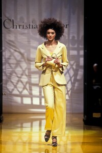 1606938779_ChristianDior1995HauteCouture93.thumb.jpg.9ba9ac783ea742fc6e66f10084b00b42.jpg