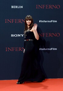 Felicity_Jones__282929~2.jpg