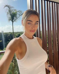 1646373206_ElizabethTurner1.thumb.jpg.b22fc22a776070fd9127e9dde261d7da.jpg