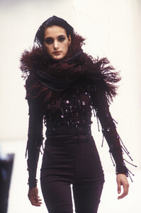 1659249755_DolceGabbana1990WomenRTW43.thumb.jpg.26b70c12e01e8e4ca27eeebcf4ceaca0.jpg