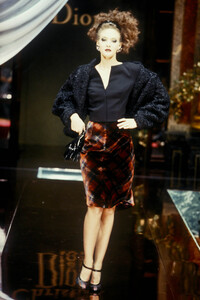 1677797188_ChristianDior1995HauteCouture45.thumb.jpg.eed4605f62ee0a18d16fb8fdc7d52b06.jpg