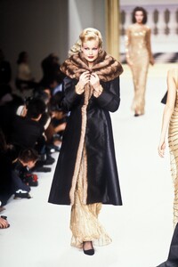 1678179050_HerveLeger1995WomenRTW32.thumb.jpg.9c2910d05a111c643f4c5248352cd46f.jpg