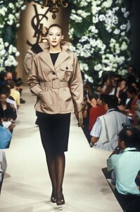 1699277789_YvesSaintLaurent1995HauteCouture76.thumb.jpg.902ac757c9d4d3340fd05c4769b3b57c.jpg