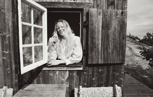 1705206157_VogueParisNovember201906.thumb.jpg.70660414a2618d6de23bbd150302132a.jpg