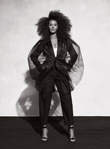 1720499817_HarpersBazaarFeb2021106.thumb.jpg.257b23f500592a3f10a951c7d71d2093.jpg