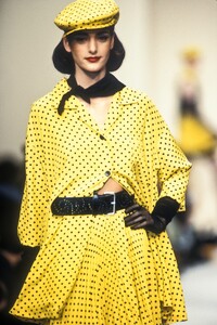 1752033505_Dorotheebis1992WomenRTW47.thumb.jpg.e279e83aa53723b1e7ea01e90568d6d2.jpg