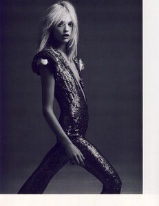 Vogue Paris (April 2008) - Simplement Couture - 002.jpg