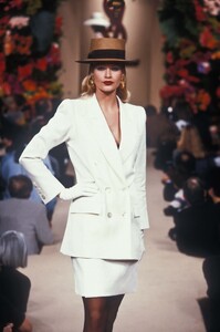 1776364532_YvesSaintLaurent1995HauteCouture69.thumb.jpg.e5497874ad3a8c0012481f87aba084a2.jpg