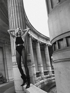 1785580691_VogueParisMay2019013.thumb.jpg.27b4a9bf4f49af03450ca26f4040bdbe.jpg