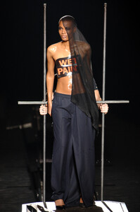 1791621341_MaisonMartinMargiela2006WomenRTW88.thumb.jpg.ae2e3b8344f2e4811aa6e673b612cc96.jpg