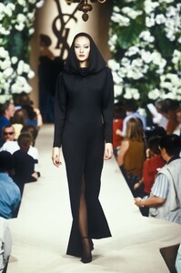 1827590221_YvesSaintLaurent1995HauteCouture187.thumb.jpg.e282e8c2fc1d882784a693329c765f8c.jpg