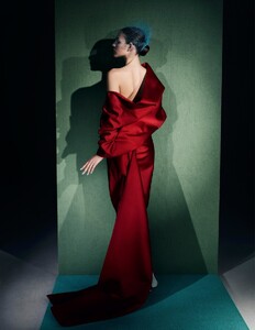 1827649042_VogueChinaMarch20195.thumb.jpg.2f610bdd7bffe32b43adda172e65a08d.jpg