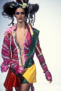 1828732866_JohnGalliano1993WomenRTW55.thumb.jpg.b2692c78e0ec7b55e3b700c18b3c12d8.jpg