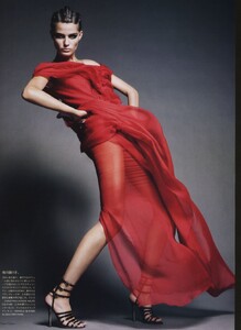 1873840541_VogueNippon(May2008)-LoveAffairWithCouture-007.thumb.jpg.0d8b63aaa4820e7890f162d703e7f75a.jpg