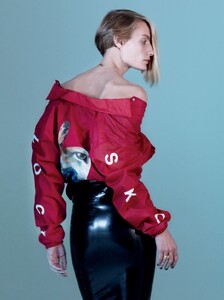 1893886647_InterviewMagazineMarch20184.thumb.jpg.eb7f5e4bbedc5c082a79cb2cc45582ab.jpg