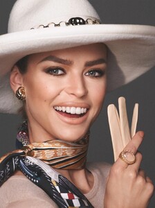 1895972408_VogueParisApril20198.thumb.jpg.6427ec519039a4a95f40c6839d1ddb4b.jpg