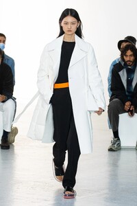 1925460764_00001-Shang-Xia-Paris-Spring-2022-RTW-Credit-Brand.thumb.jpg.d4098d475669bdc97b2d66c64b346349.jpg