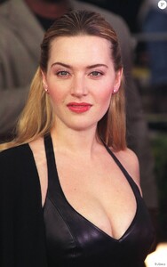 1955586-kate-winslet-aux-screen-actors-guils-950x0-2.thumb.jpg.69b6c902ee09bbe7379c719dd37b6865.jpg