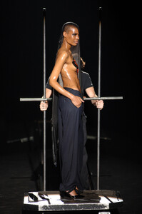 2000451543_MaisonMartinMargiela2006WomenRTW86.thumb.jpg.a7630ddf46043dacf95e1005ef45b3f1.jpg