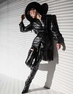 200215781_VogueChinaDecember2018-10.thumb.jpg.f16da55708df891c23ec8c5d00373a22.jpg