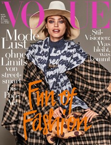 2036544898_VogueGermanyAugust2017-2.thumb.jpg.87b0d3610e2adec1913294d25ae3b80a.jpg