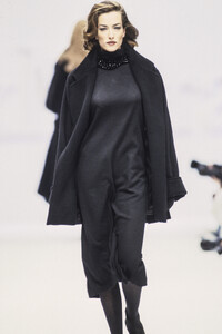 2064397614_MaxMara1992WomenRTW72.thumb.jpg.6bdfd00dfcf8e04327dd313fb35f7c09.jpg