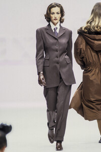 2072970753_MaxMara1992WomenRTW48.thumb.jpg.8c52483a4c438b61f58c60e0990d0b2e.jpg