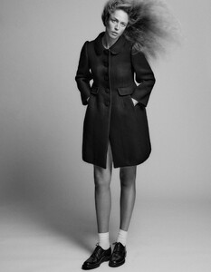 2106985896_VogueGermanyNovember2020112.thumb.jpg.29f7c0ccbb1ac6ee372d973285978d5e.jpg