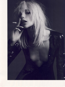 Vogue Paris (April 2008) - Simplement Couture - 008.jpg
