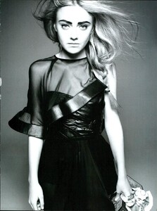 2125965487_ARCHIVIO-VogueItalia(February2010)-DakotaFanning-008.thumb.jpg.ce4c6269e40018f702d9fe49a698043f.jpg