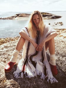 262715249_VogueParisNovember2019011.thumb.jpg.04ed3cd4c9499c5de0b2ac352697d0f3.jpg