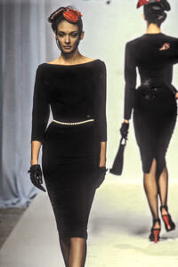 266876826_GuyLaroche1995HauteCouture6.thumb.jpg.b8b4b2239e9d3de5dc1b50a9d3dc54b0.jpg