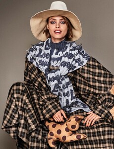 278311222_VogueGermanyAugust2017-5.thumb.jpg.166166481dfce385bd33f6f2eafcd452.jpg