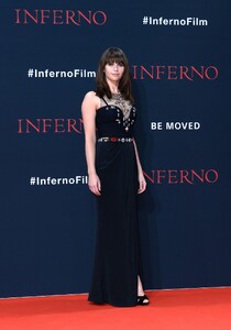 Felicity_Jones__283129~2.jpg