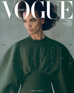 334232229_VogueKoreaDecember2020101.thumb.jpg.103f018e2649d45e5fb6112ee7015840.jpg