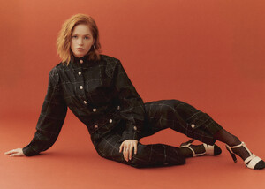 344717443_ellie_bamber_0003.jpg