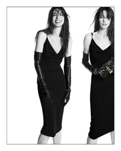 345124143_versace-icons_anne-hathaway-image-1.jpg